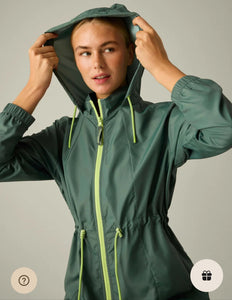 Chaqueta deportiva cortavientos verde